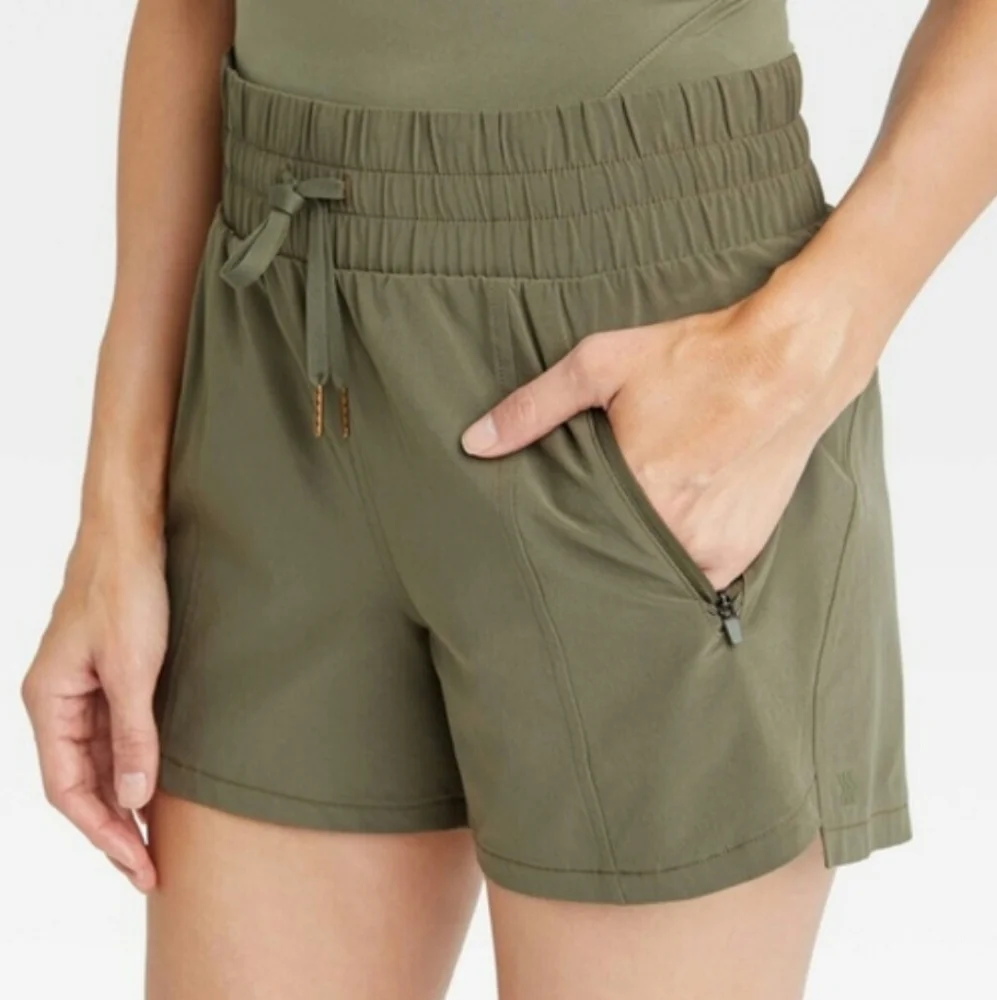 Mid Rise shorts - Picture 2 of 6